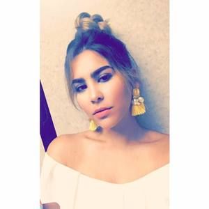 Meet your Posher, Daniela